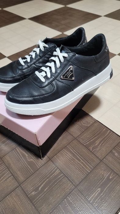 Кеди жіночі, шкіра.