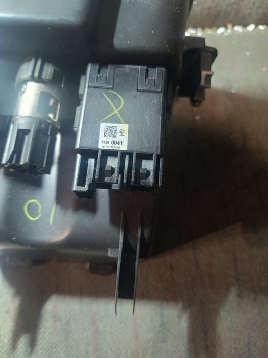 Schowek czytnik karty gniazdo USB Opel Astra J oryg kpl gwarancja