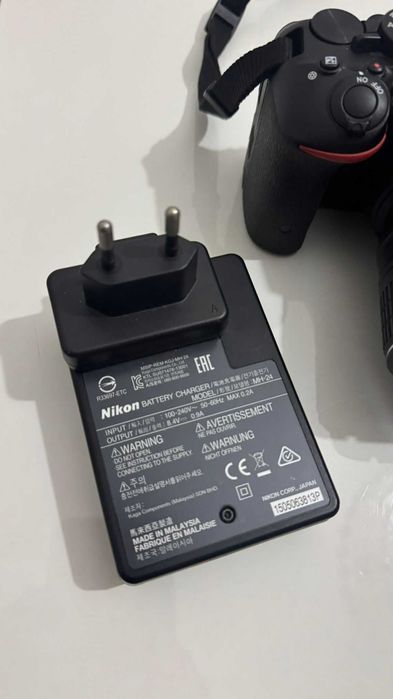 Nikon D5500 + Lente 18-55 mm VR II + Carregador – Excelente Estado