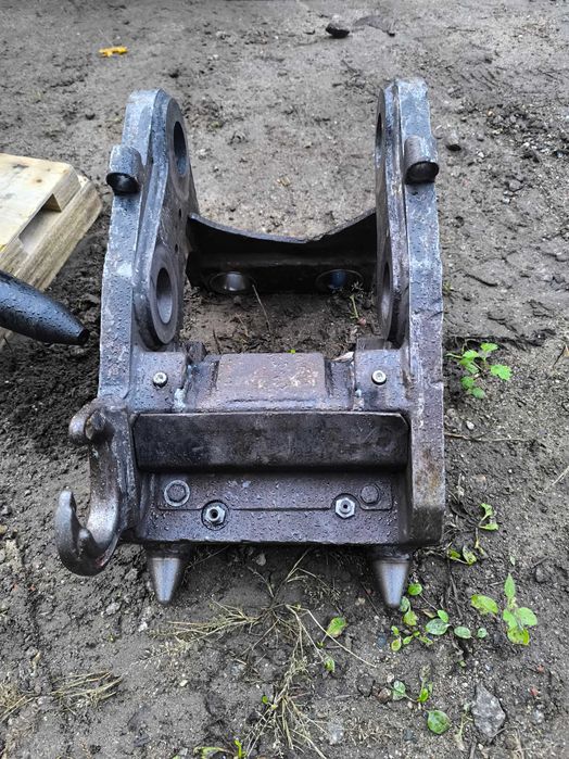 Adapter,Szybkozłącze do Mecalac 12 i 714 typ volvo z dociskiem