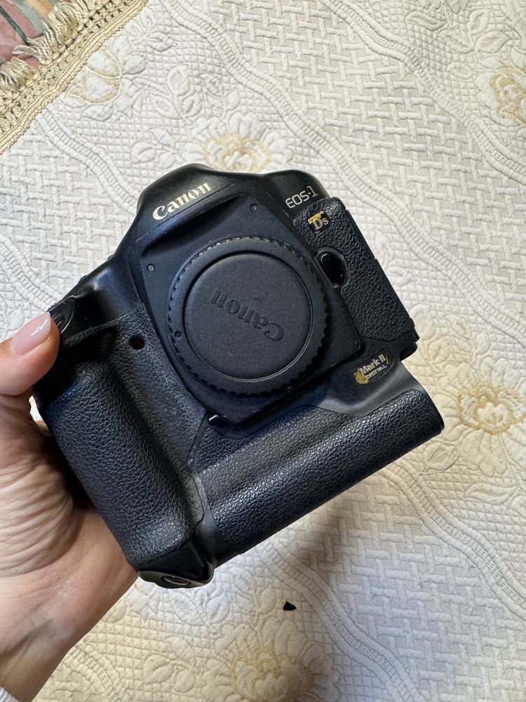 Canon EOS-1 Ds Mark II