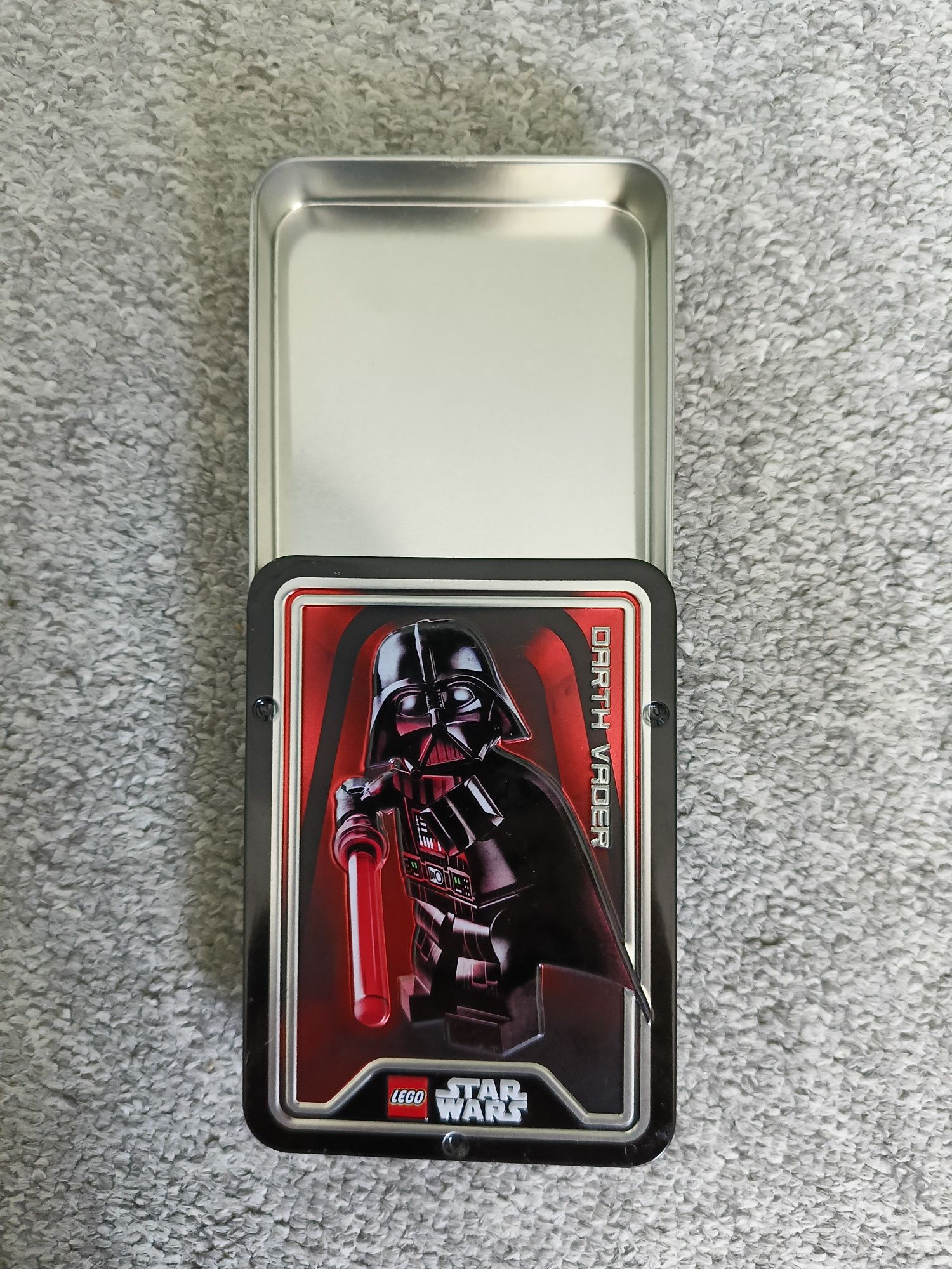 Mini figurka LEGO Darth Vader + limitowana  karta + metalowy box