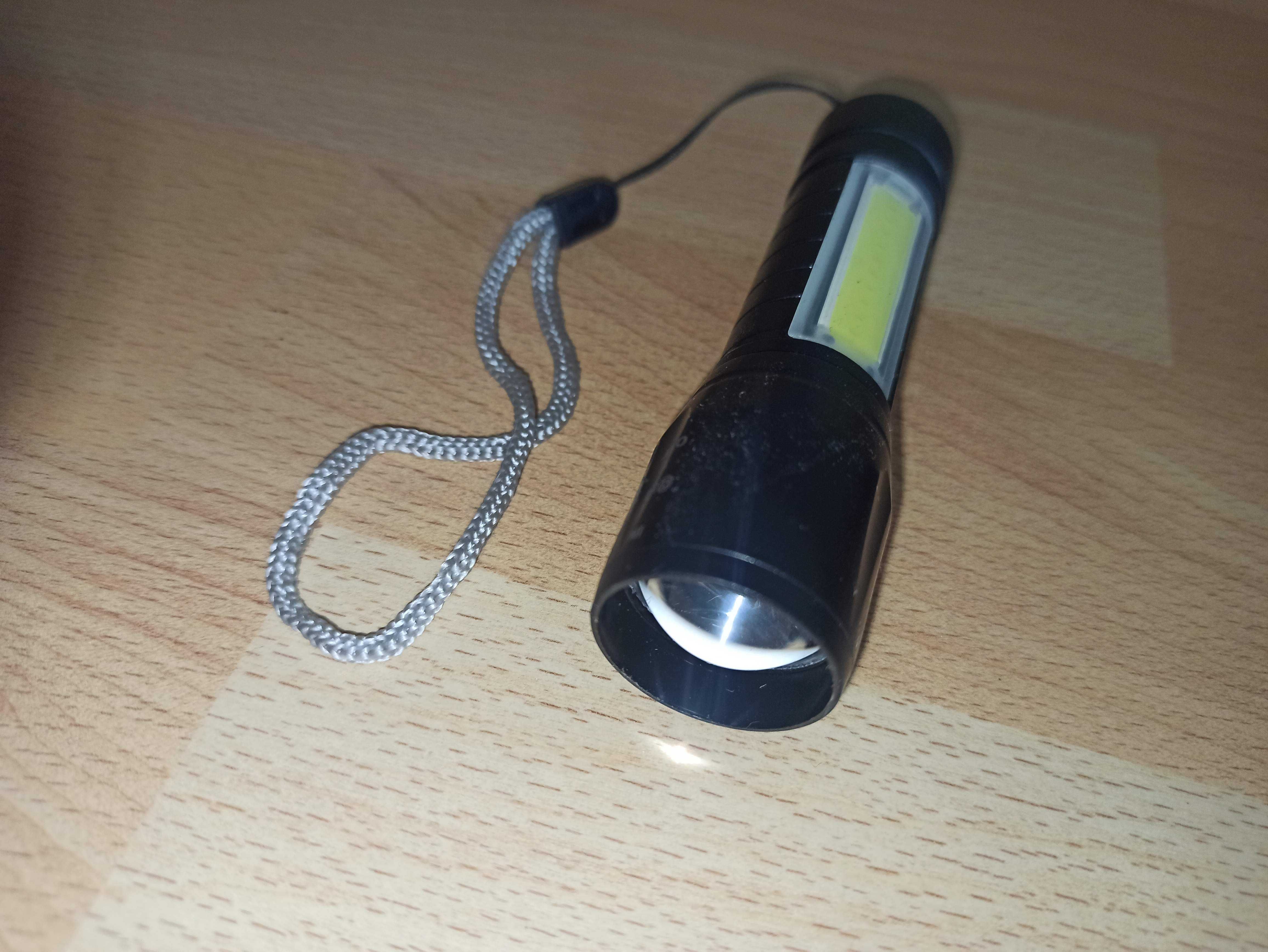 Мощный аккумуляторный LED фонарик-светильник 2-в-1 с аккумулятором