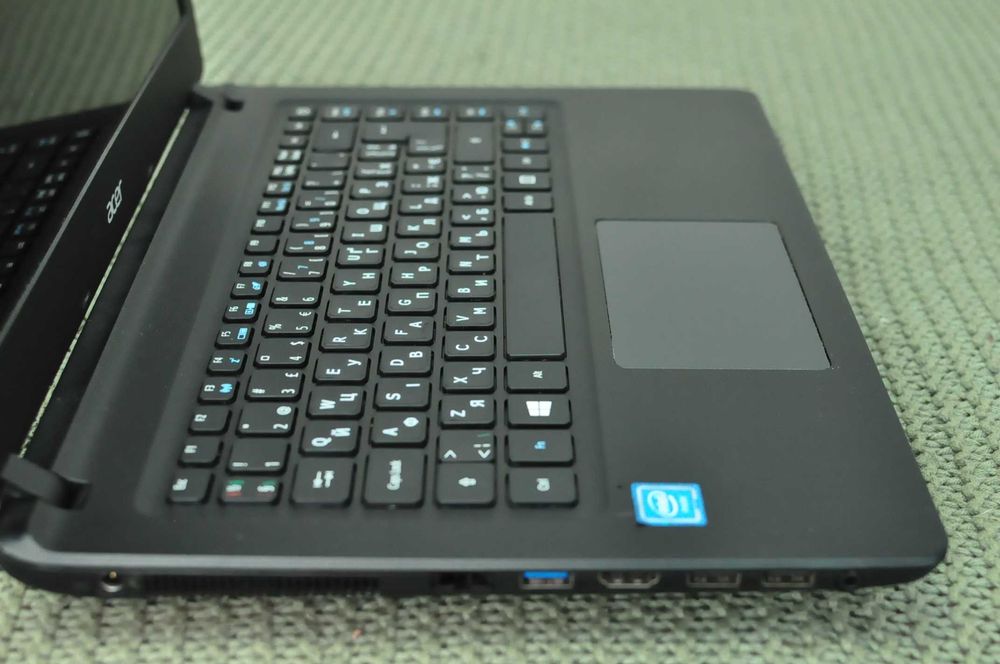 Игровой ноутбук Acer ES1