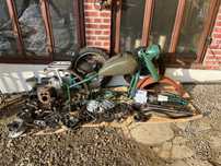 Niekompletny motocykl M72 w częściach