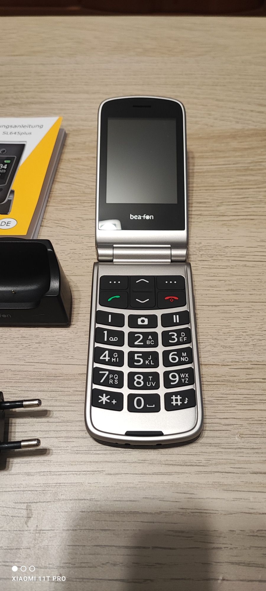 Telefon z klapką duże klawisze bea-fon