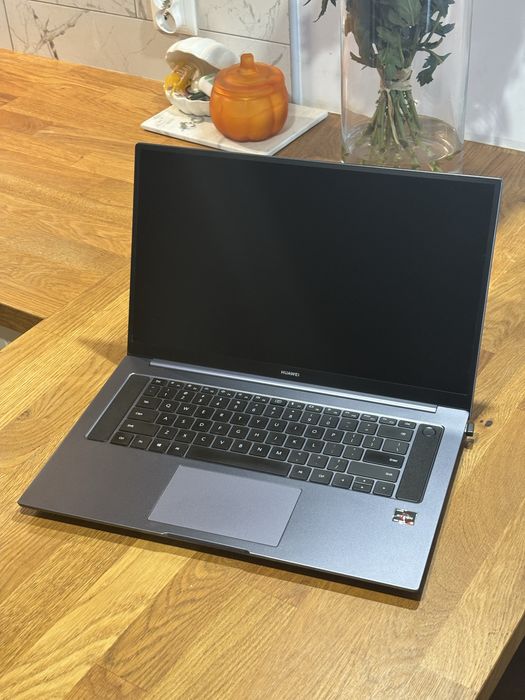 Huawei MateBook D16 – Ryzen 5 4600H / 16GB RAM / 512GB SSD / W11