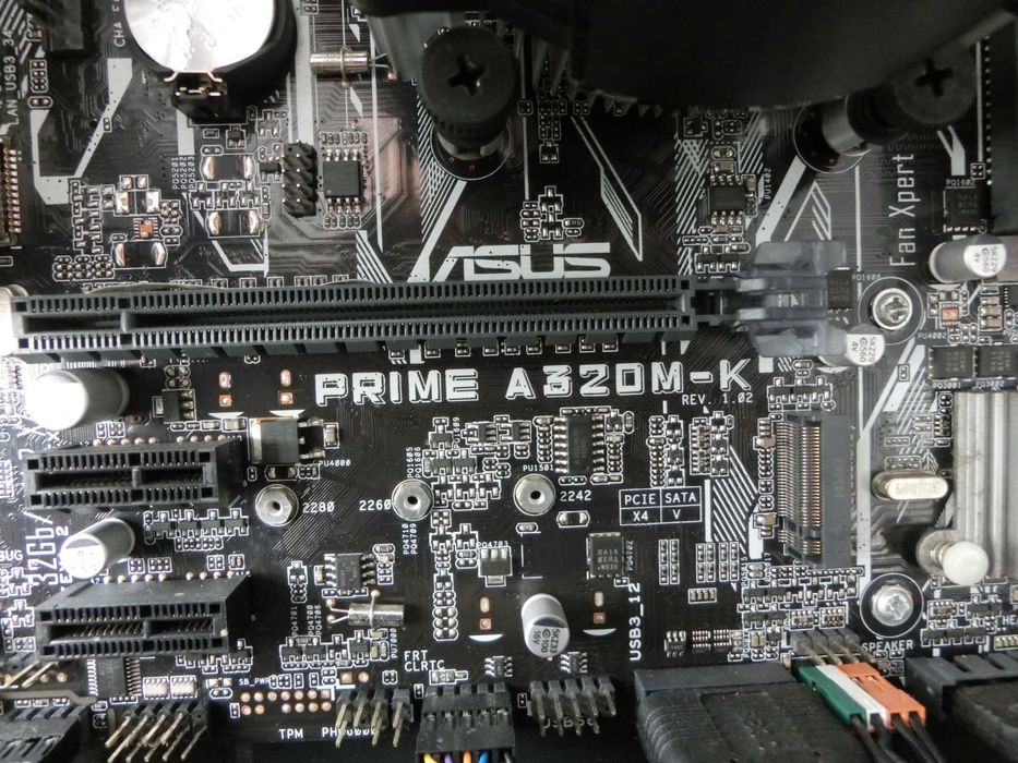 Komputer RYZEN 5 2400G 16 GB RAM