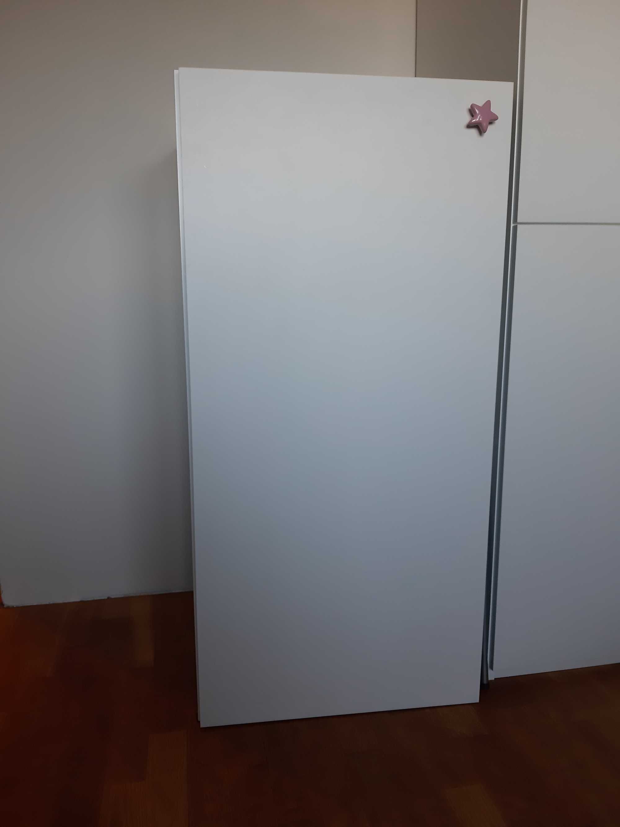 Szafka biała z szufladami i półkami