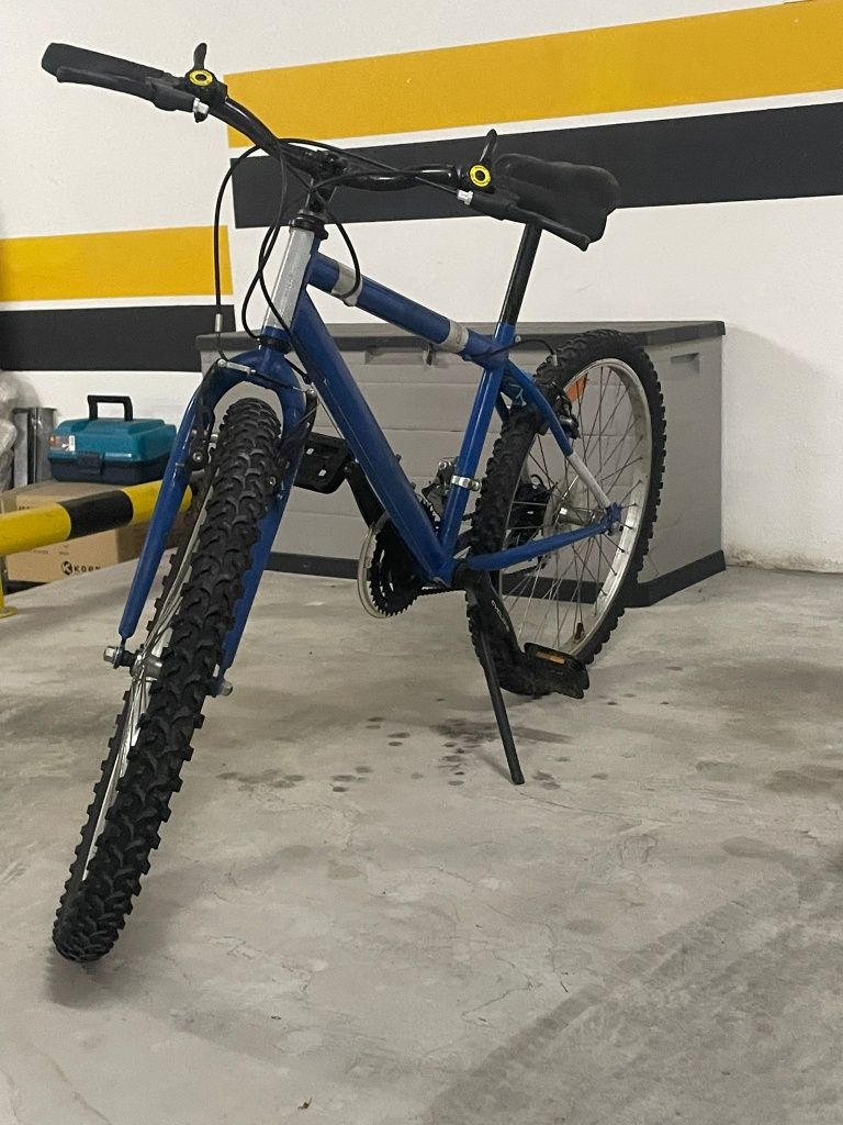 Bicicleta montanha em bom estado  conservação