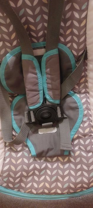 Дитячій  шезлонг - гойдалка.