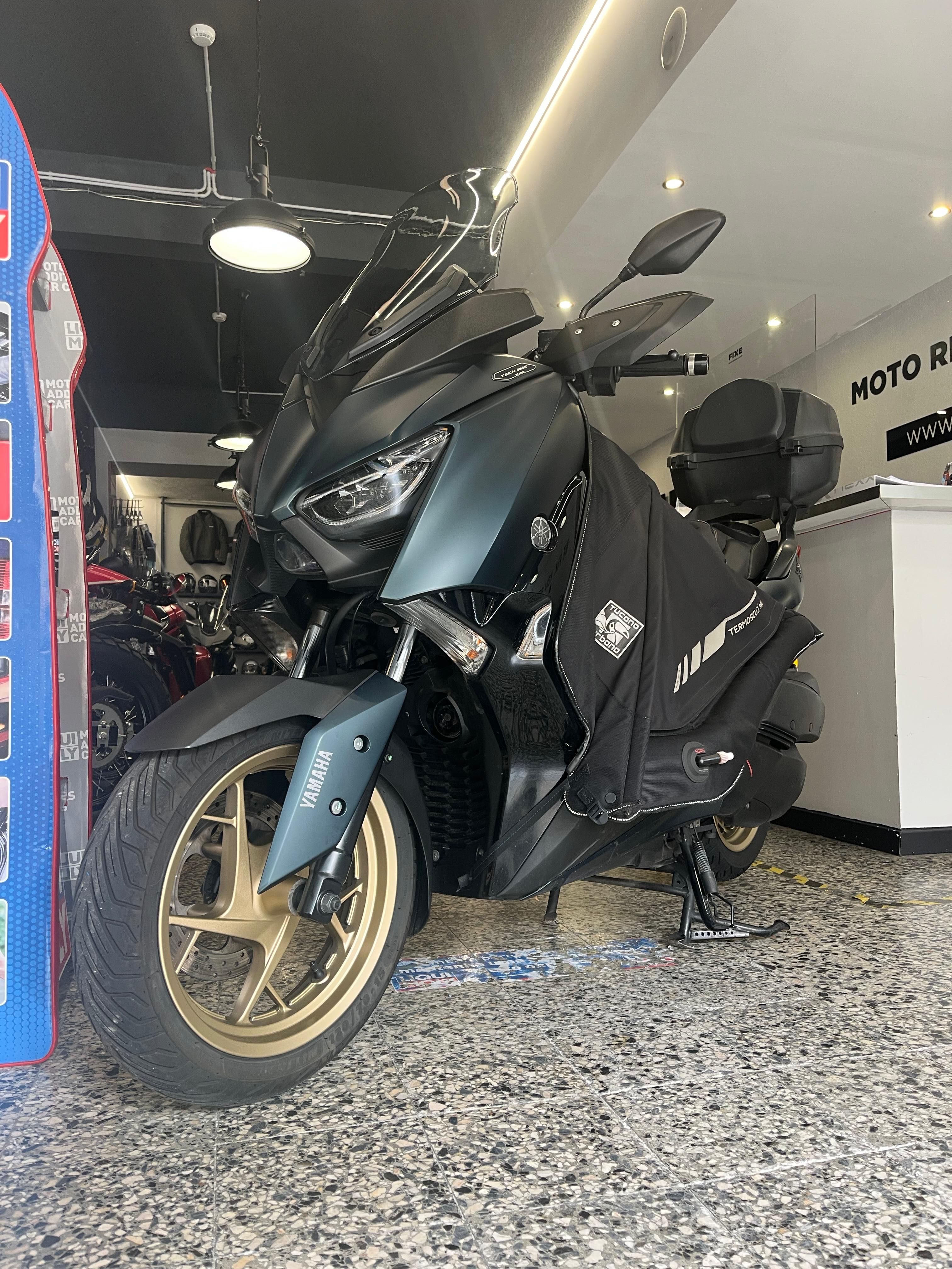 Yamaha X MAX de 2022 em Óptimo estado com Extras