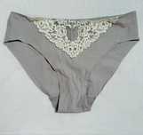 Szare majtki bawełniane bezszwofigi z białą koronką supima Cotton S/36