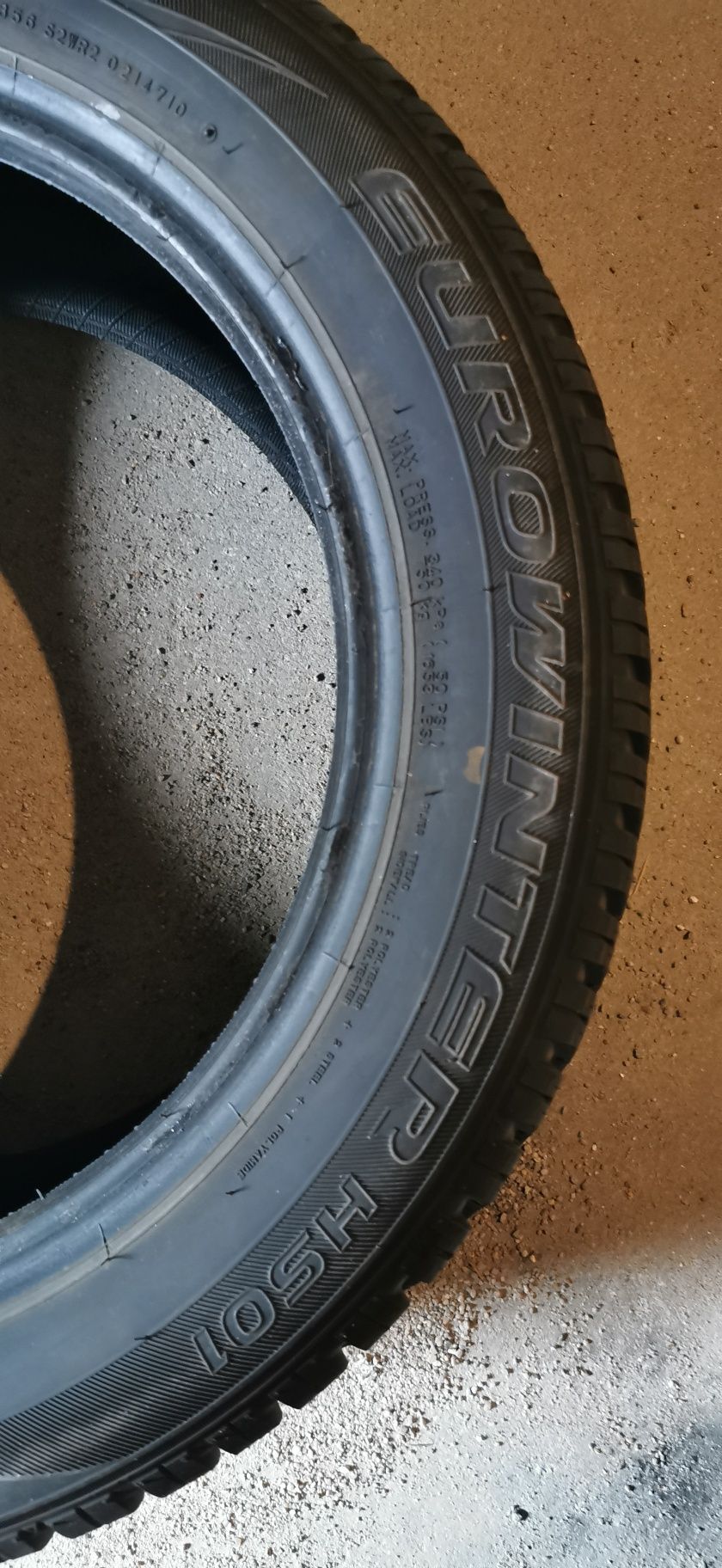 Falken Eurowinter 215/55R17 8mm, dot 4420 komplet