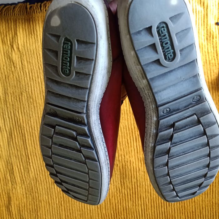 Botki damskie REMONTE , rozmiar 42 , wkładka 27 cm. Czerwone.