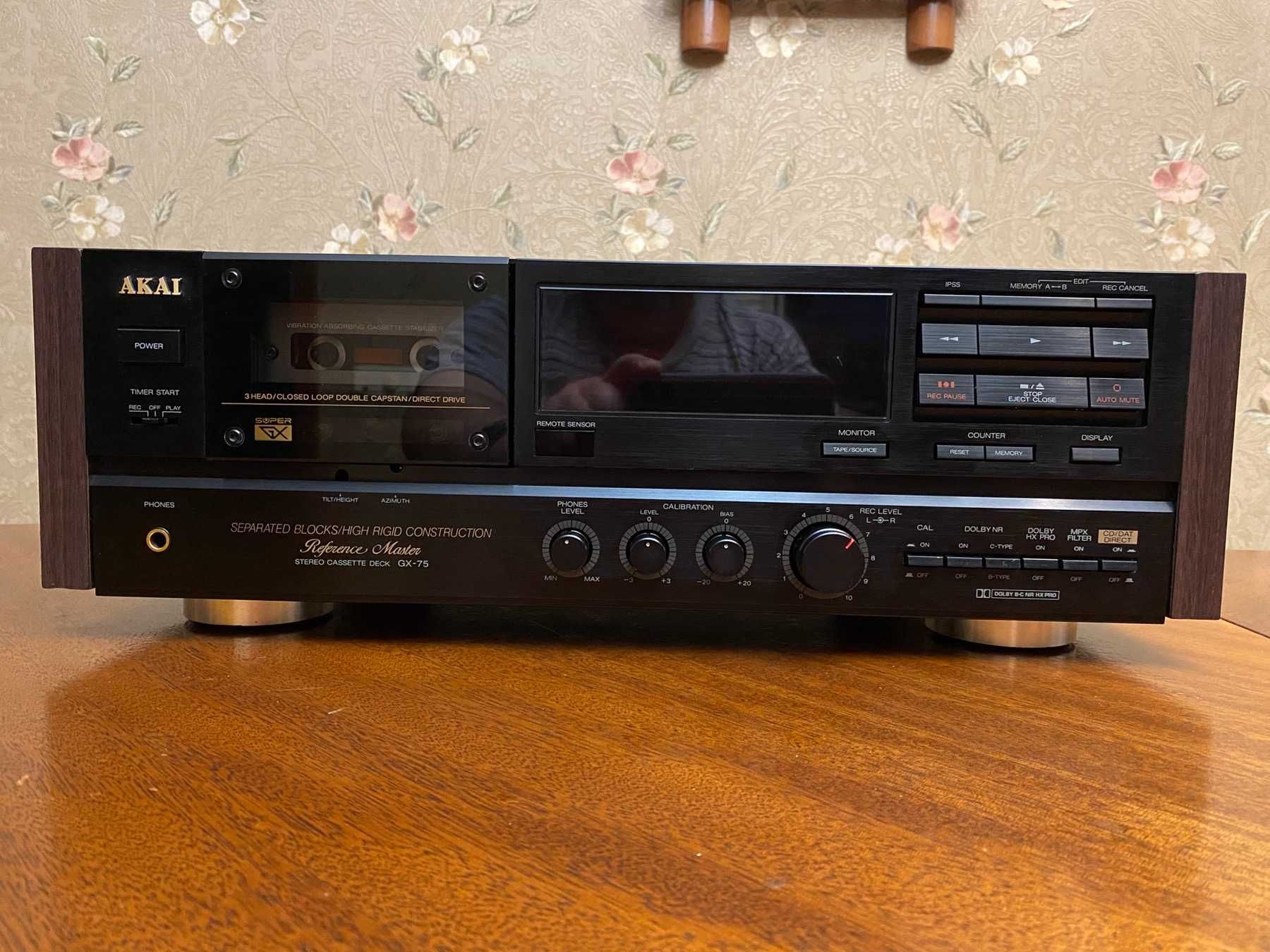 Продается кассетная дека AKAI GX-75 +пульт