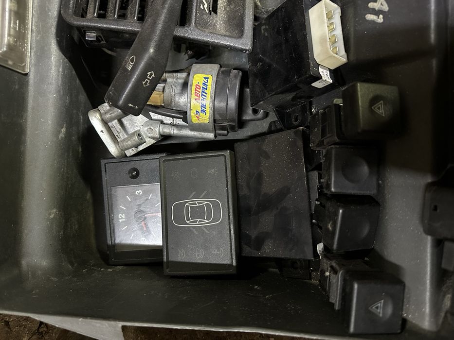 Бардачек , замок зажигания , бортовой компьютер ваз 2110