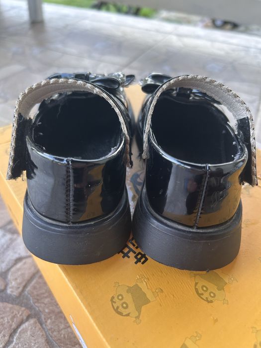 Мештика для дівчинки в ідеальному стані