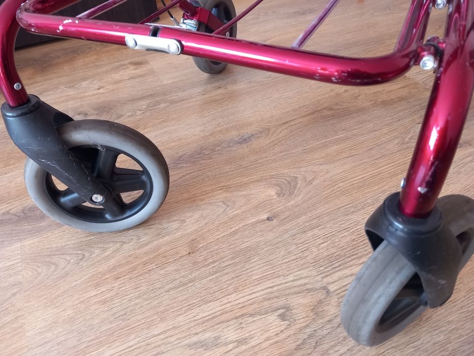 Ходунці ролатор.  Складається.