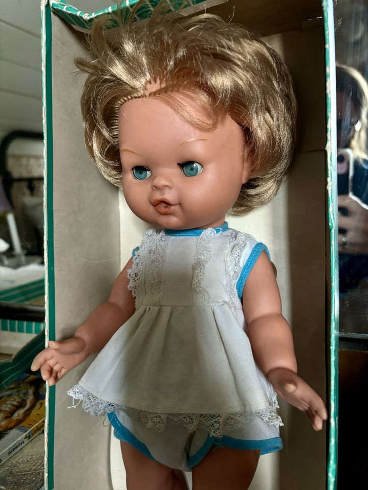 Stara lalka kolekcjonerska Sonni z pudelkiem z DDR