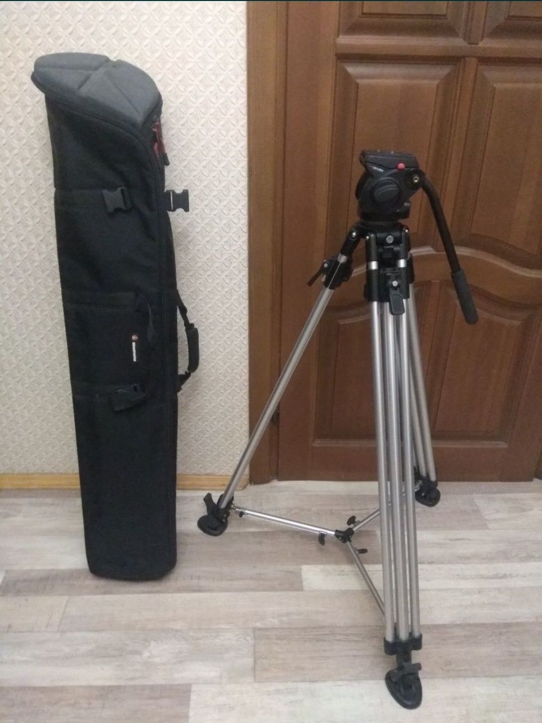 Штатив Manfrotto 351MV + голова 501HDV