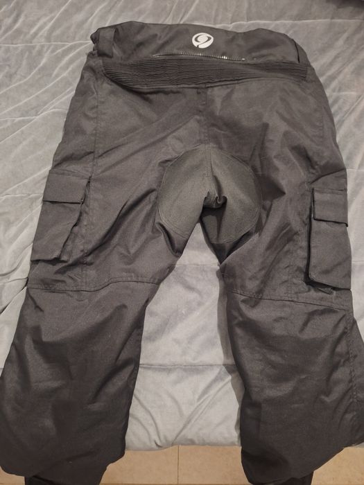 Vendo calcas de moto de inverno com forro, impermeável.