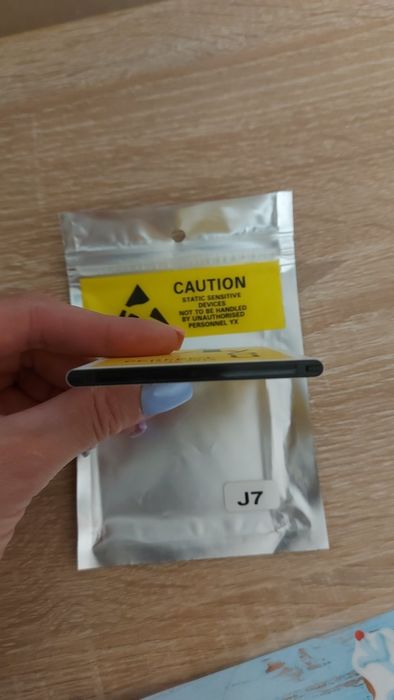 Новая батарея Samsung J7.