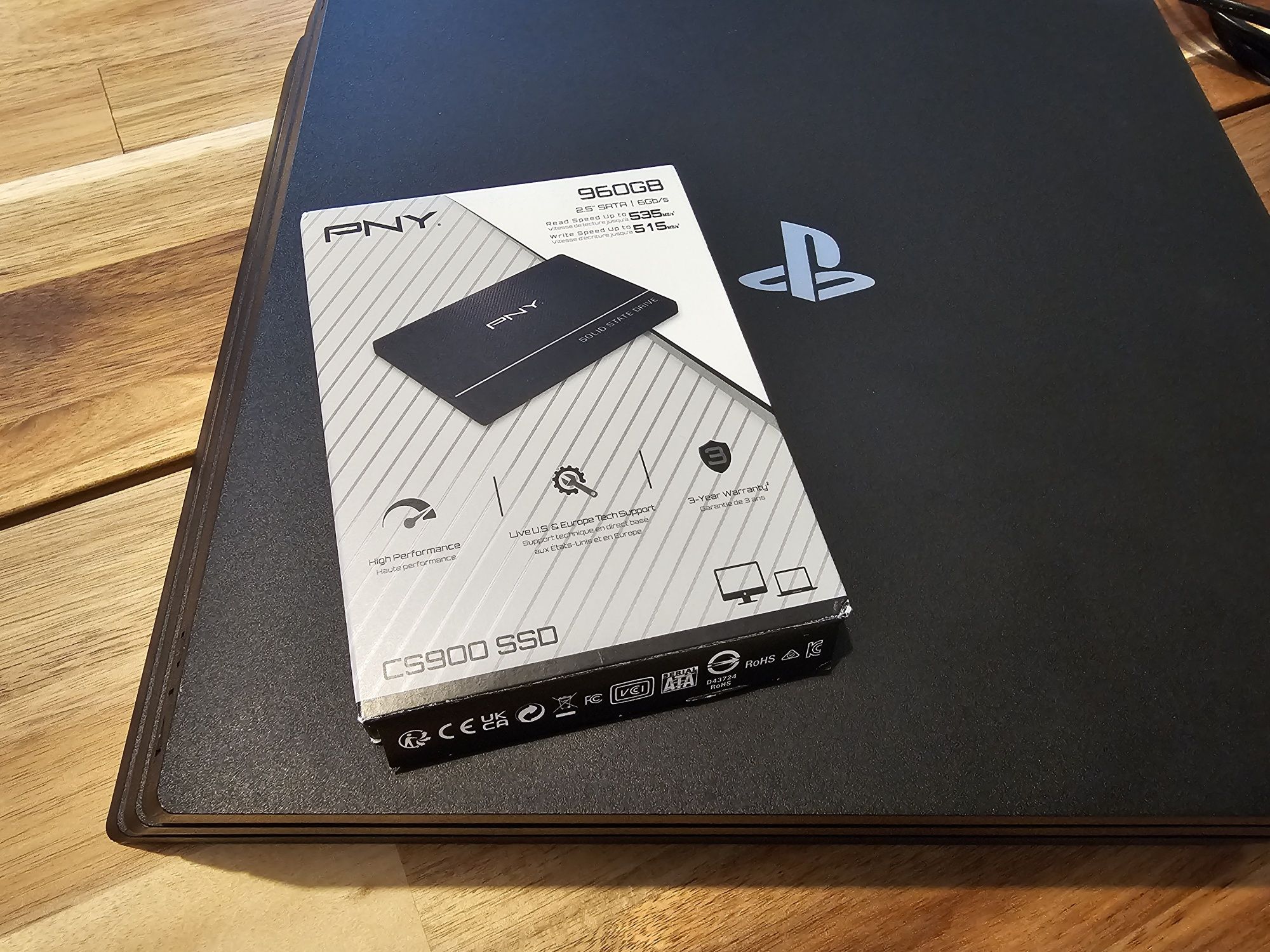 Playstation 4 Pro / PS4 Pro 1TB SSD + 2 Comandos