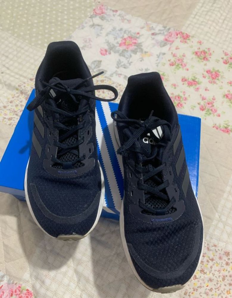 Sapatilhas marca adidas
