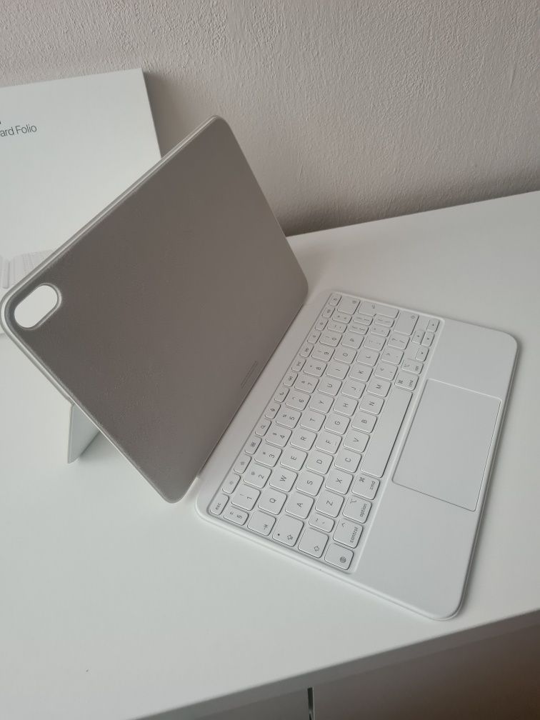 Etui z klawiaturą na iPad APPLE Magic Keyboard Folio Biały