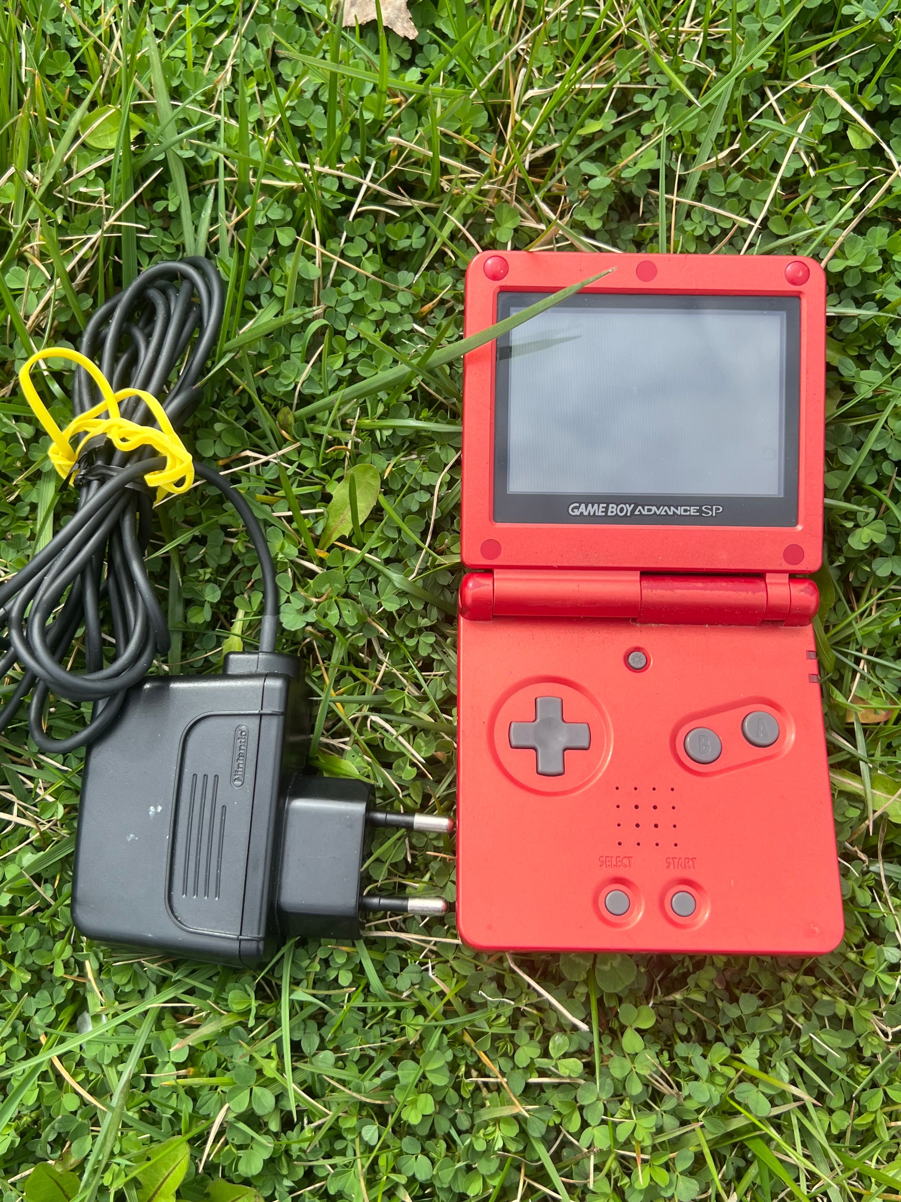 Gameboy Advance SP + gra + ładowarka