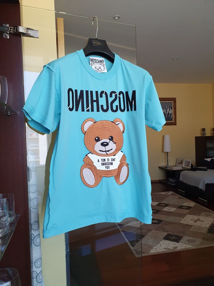 T shirt Moschino milano bordada