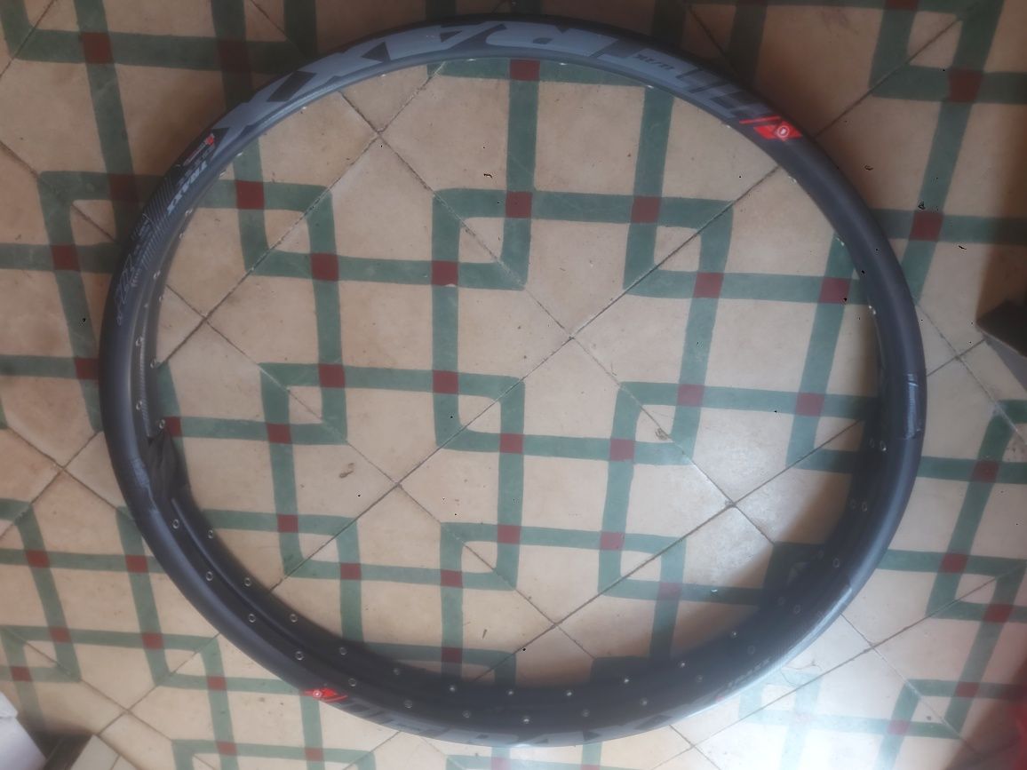 Vendo bicicleta ultra leve ou troco pur algo do meu interesse