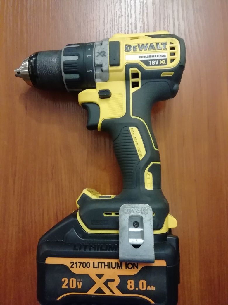 Безщітковий шуруповерт  DeWALT DCD791