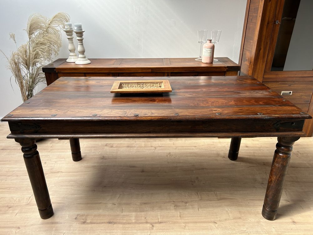 stół drewniany palisander indyjski z okuciami na toczonych kolonialny