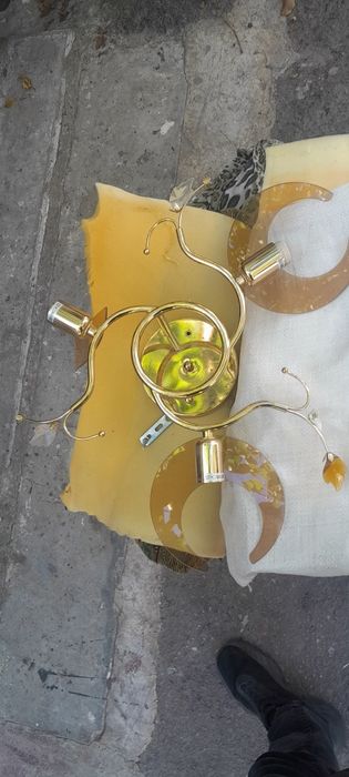Люстра три лампочки