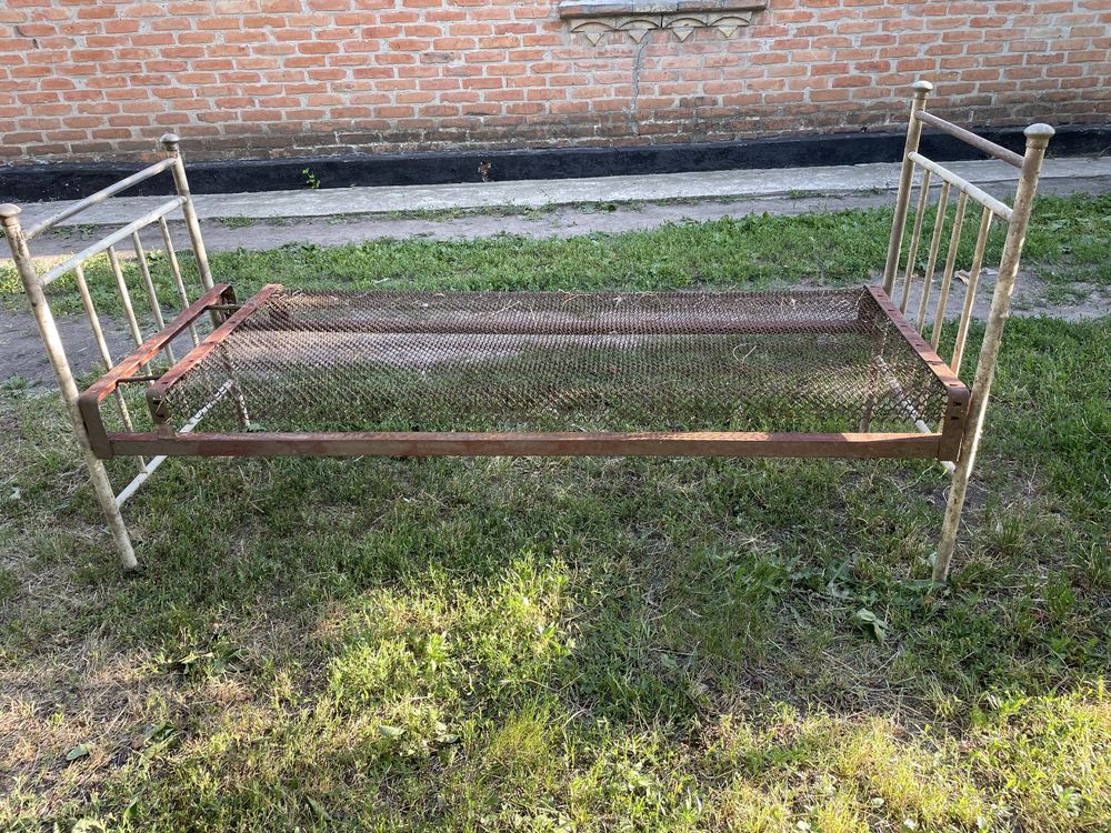 Ліжко залізне радянське