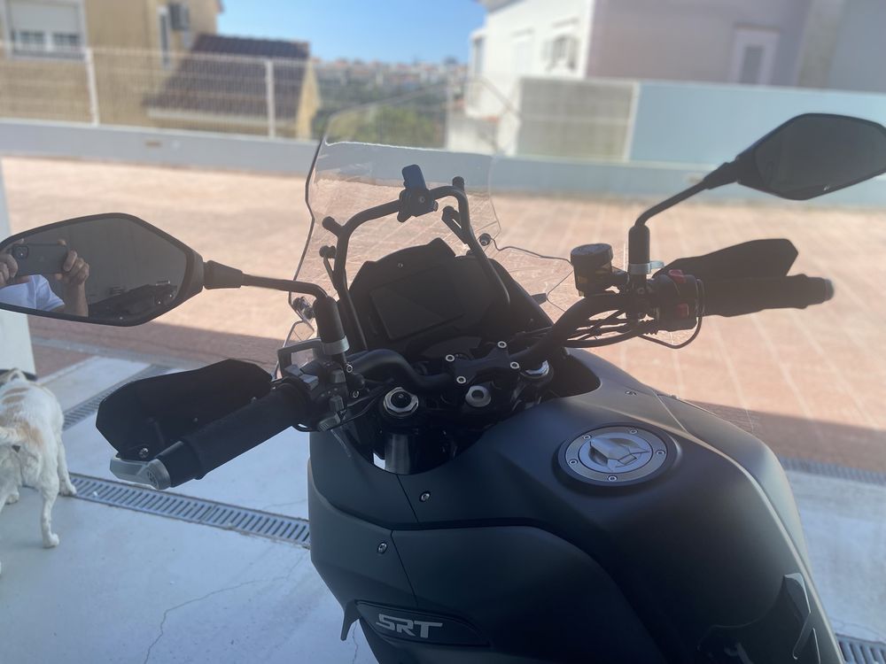 Oportunidade!! Vendo QJ SRT 700 x preta com 1 ano!