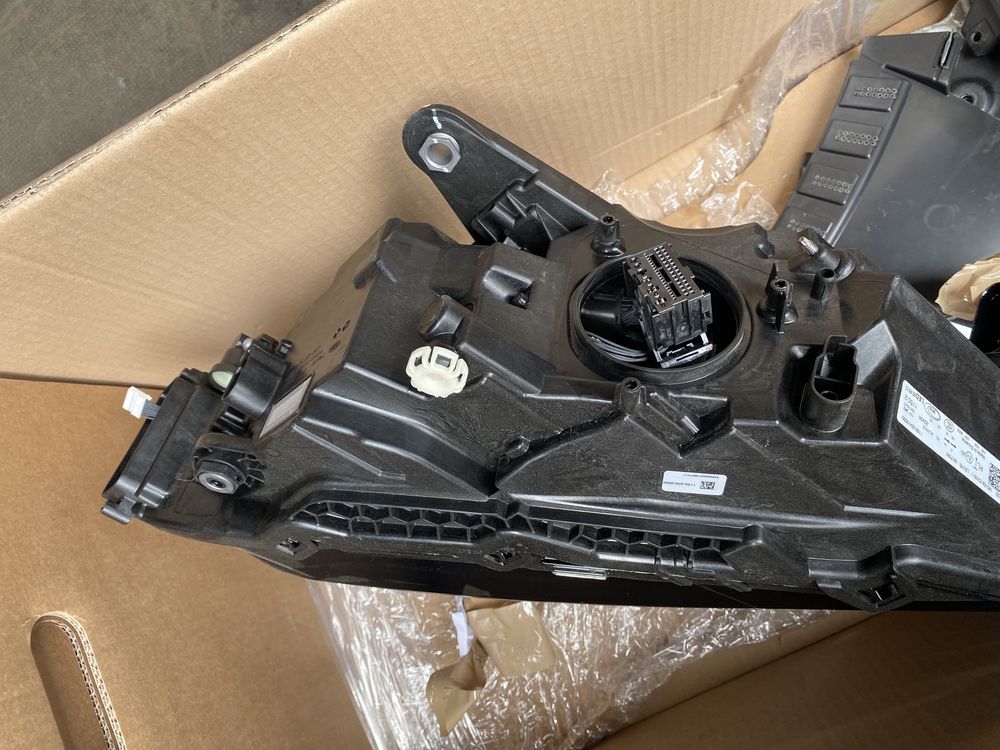 Lampa prawa Skoda Superb 3V1 full LED oryginał jak NOWA