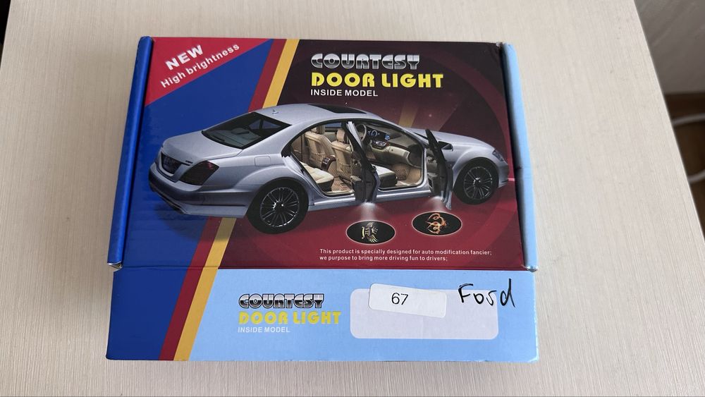 Підсвітка дверей з логотипом Ford