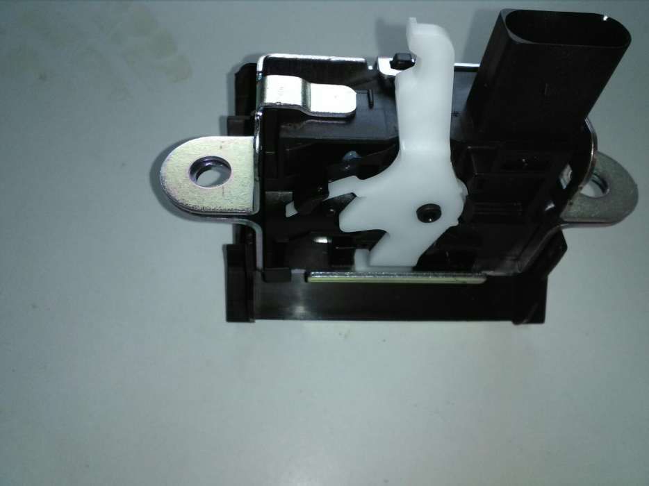 Fechadura mala trinco da tampa de mala tras vw seat audi skoda NOVA