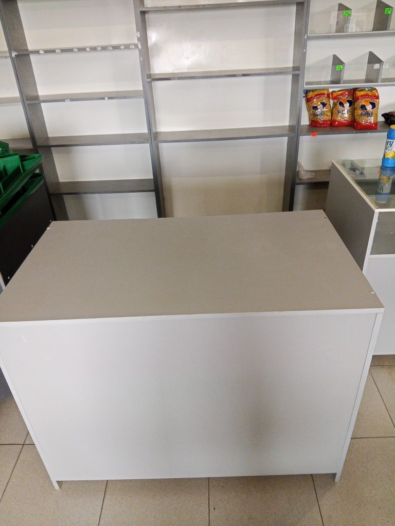 Продається тумба для магазину