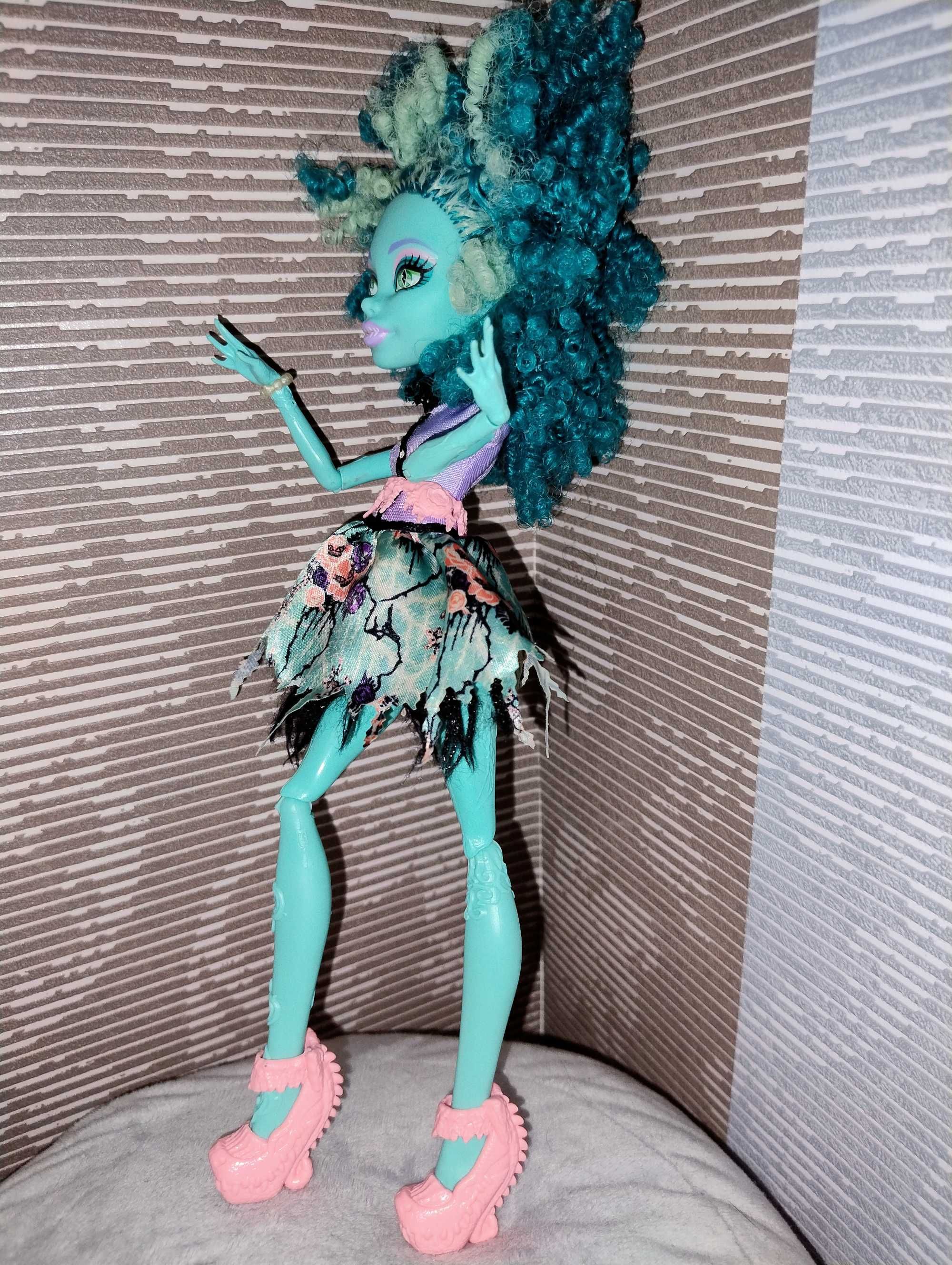 Кукла  Monster High Honey Swamp Frights