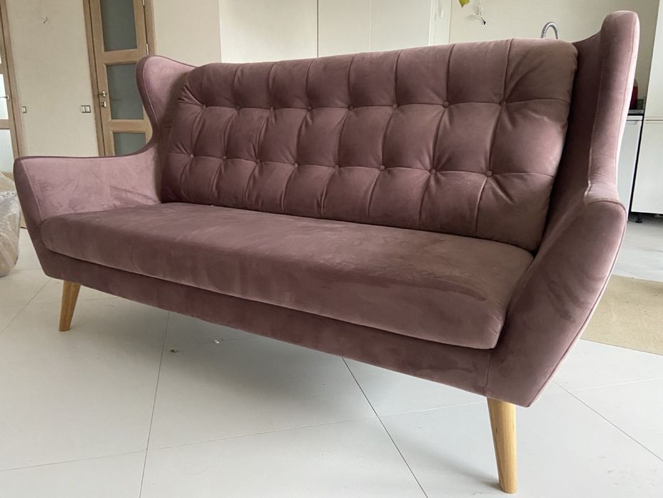 Диван рожевий на ножках