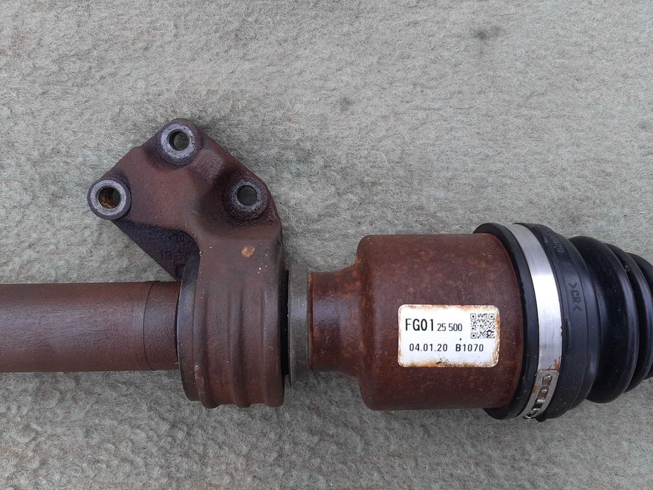 Полуось привод шрус прaва Mazda 3 BK (03-08)