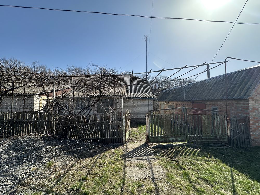Продаж будинку із землею в смт. Ружин