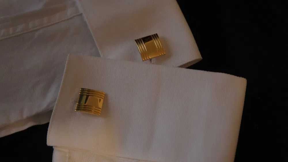 Spinki do mankietów koszuli Kol. Złote zdobione kwadrat