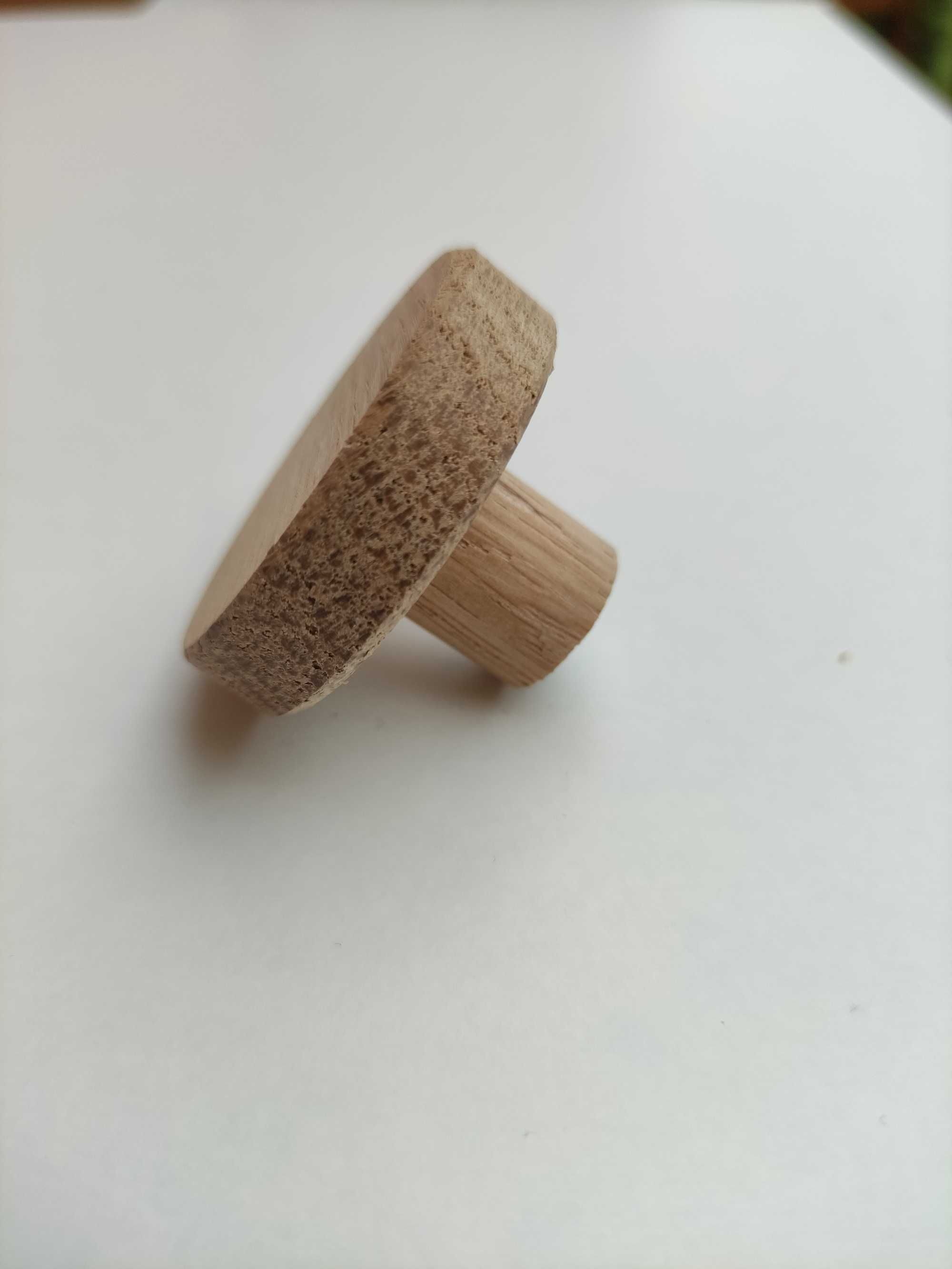 Gałka meblowa płaska o średnicy 45mm wykonana z litego drewna dębowego