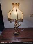 Candeeiro de mesa com estatueta vintage