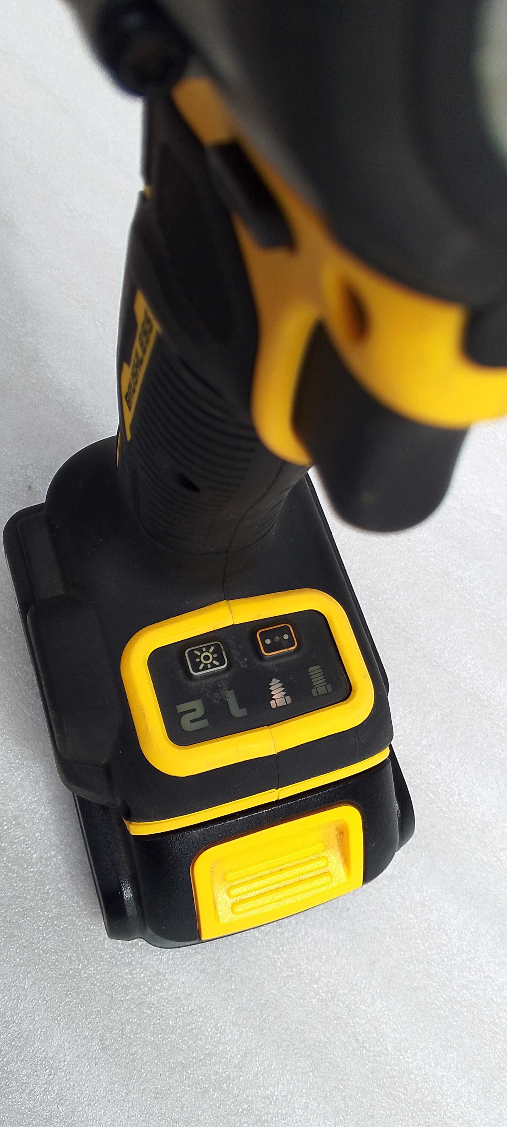 Акумуляторний безщітковий гайковерт Dewalt DCF923 MAX, США